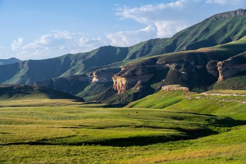 Grassland with sandstone cliffs and cliffs, landscape in Golden Gate Highlands National Park, Free