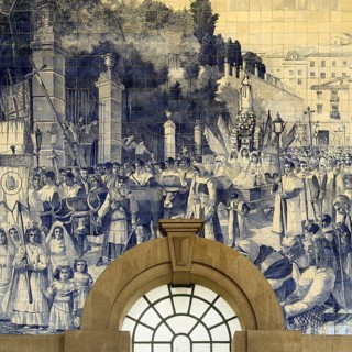 Porto Sao Bento railway station, entrance hall with azulejos designed by artist Jorge Colaço, old