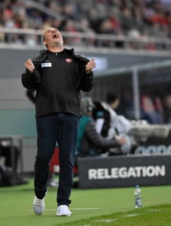 Coach Frank Schmidt 1. FC Heidenheim 1846 FCH disappointed Gesture Gesture Relegation, Bundesliga,