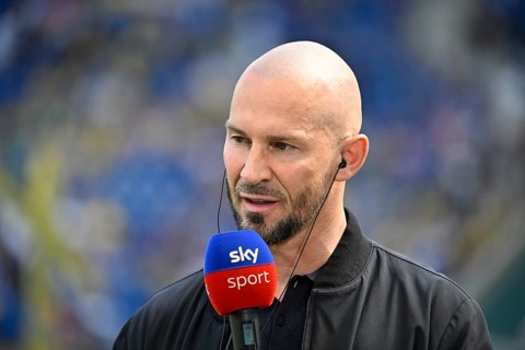 Coach coach Christian Ilzer TSG 1899 Hoffenheim interviewed microphone Mikro Logo SKY soccer