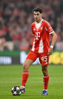 Aleksandar Pavlovic FC Bayern Munich FCB (45) Action on the ball Football UEFA Champions League CL