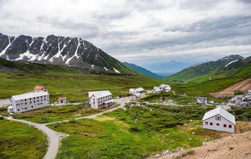 Building of the former Gold Mine Independence Mine in mountainous landscape, Independence Mine