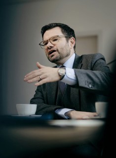 Marco Buschmann (FDP), Bundesminister der Justiz, aufgenommen im Rahmen eines Interview fue NBR in