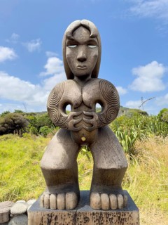 Wooden figure of Hinerangi Pou at Mercer Bay Loop Walk Lookout, North Island, New Zealand, Oceania