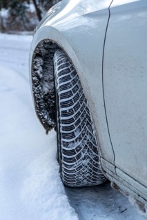 Winter tyres, driving on a road with snow cover, grip on the snow thanks to the special tread and