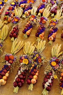 Market stall with onion plaits, traditional harvest jewellery, onion market, Bern, Canton of Bern,