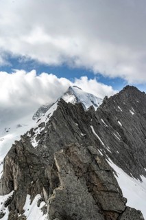Rocky mountain ridge and glaciated mountain peak Großer Möseler, glacier Furtschaglkees, Berliner