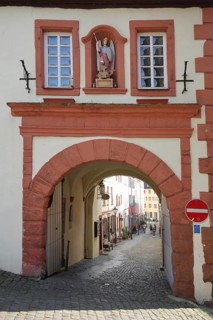 Graacher Tor, historic gatehouse and city gate, Bernkastel-Kues, Middle Moselle,