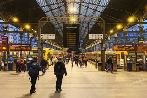 Porto Sao Bento railway station, early morning rush hour in regional traffic in the station
