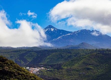 Mountain hike to Risco Blanco, view to Mount Teide, El Molledo, Tenerife, Canary Island, Spain