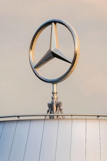 Merdedes star, Daimler, Mercedes-Benz branch, evening atmosphere, Stuttgart-Untertürkheim,