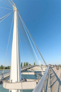Die Deux-Rives-Fußgängerbrücke zwischen Deutschland und Frankreich in Kehl und Straßburg, ein