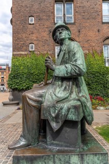 Statue of Hans Christian Andersen on H.C. Andersen's Boulevard Copenhagen, Denmark