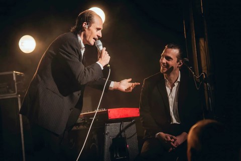 Singer Ben Hartmann and pianist Johannes Aue from Billions live on 10 years of cocaine and