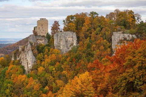 Indian summer on the Swabian Jura in the Nenninger Valley with the ruins of Reussenstein Castle