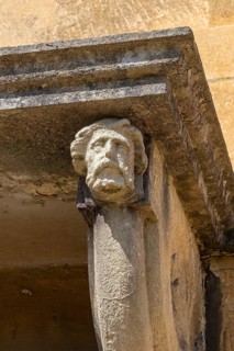 Head, pillars, house, Chipping Campden, The Cotswolds, England, Great Britain