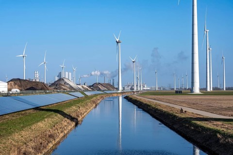 Solar park on the Slaperdijk dike near Eemshaven, test project, 17000 solar modules have been
