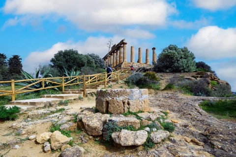 In front fountain, left staircase, Doric temple, Juno temple, also temple of Hera Lacinia, 460 and