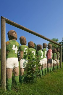 Sculptures of a football team, back view, by Günter Schumann, park of the Museum der Phantasie,