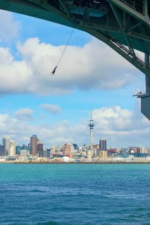 Bungee jumping at Harbor Bridge, Auckland, North Island, New Zealand
