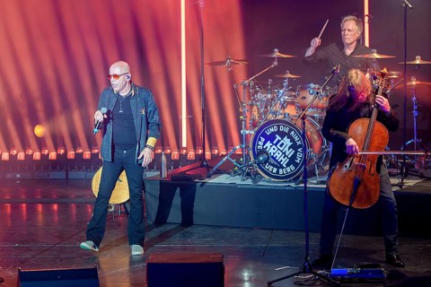 Toni Krahl and the Kinx from Prenzlauer Berg live on The same was the tour in Berlin's