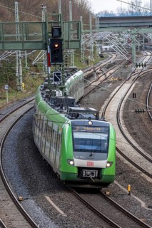 S-Bahn S1, railway line, 4-track, for local and long-distance traffic between the Rhineland and the