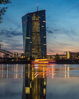 Excursion boat in front of the illuminated European Central Bank (ECB) in Frankfurt am Main, Hesse,