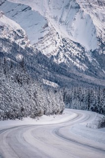 Winter road trip on the Icefields Parkway with lots of snow and ice, Banff National Park, Jasper