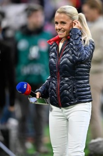 TV expert Julia Simic with microphone Microphone SKY logo, mobile phone, smartphone, smiles,