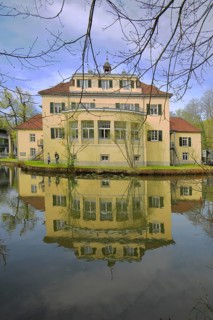 Eulenbroich Castle with reflection in the pond, Wasserschloss, Rösrath, Bergisches Land, North