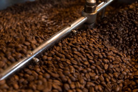 Coffee is roasted by hand in a small drum roaster with lots of experience, where the hot freshly