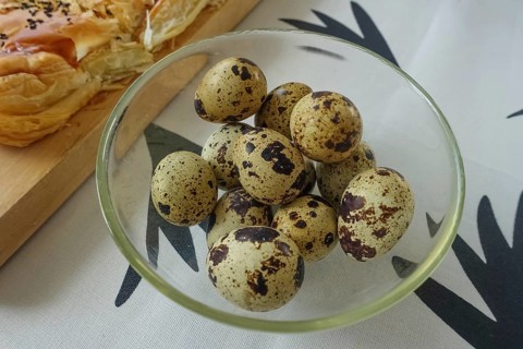 Quail eggs, small, speckled quail eggs, vegetarian cuisine, glass bowl, covered table, dinner