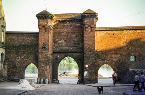 Historic fortified gateway entrance, Sailor's Gate, Brama Zeglarska, River Vistula, Torun, Poland,