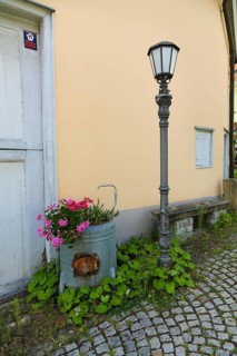Grüner Hof, Heimat Museum, historical zinc tub, washing trough with plants, cranesbill (Geranium),