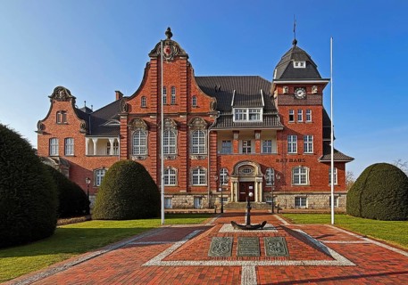 The old town hall in neo-gothic style, Papenburg, Emsland, Lower Saxony, Germany