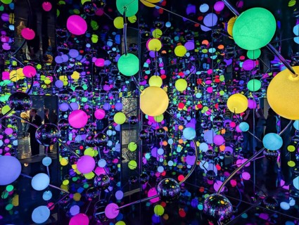 Immersive art installation Infinity Room, colorful polka dots, dots, spheres, Japanese artist Yayoi
