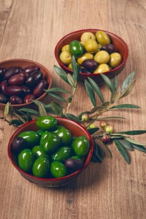 A mixture of olives, varieties of chalkidiki, Verdi giganti and Kalamata, in a bowl, top view, no