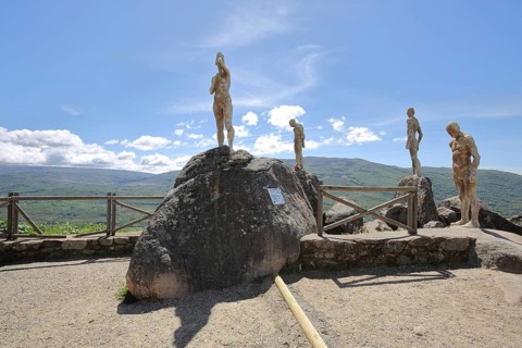 Sculpture group by Francisco Cedenilla Carrasco 2009, Civil War Memorial, Modern Art, Bronze