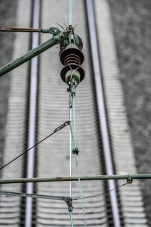 Traction current, overhead line, detail, tensioning of current-carrying lines, insulators, power