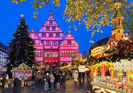 Weser Renaissance style town hall with Christmas market on Town Hall Square, Rathausplatz,