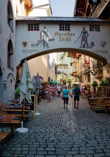 Alley in the historic centre of Kufstein with the Auracher Löchl restaurant, where the famous
