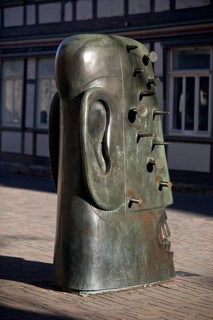 Bronze sculpture Goslarer Nagelkopf by Rainer Kriester at the town hall, Goslar, Lower Saxony,