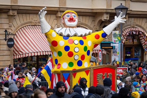The Frankfurt Shrove Tuesday Parade moves across the Römerberg in Frankfurt am Main, Römerberg,