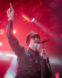 Alexander Wesselsky, singer of Eisbrecher live on Kaltfront Tour 2025 Tour in the Columbiahalle