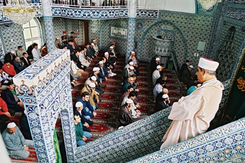 Datteln, DEU, 12.05.1995 - Muslims have gathered for Friday prayers at a mosque in Datteln,