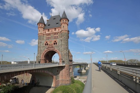 Nibelungen Tower built in 1900 across the Rhine, Nibelungen Bridge, gatehouse, landmark, Worms,