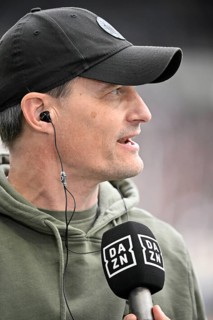 Coach coach Alexander Blessin FC St. Pauli portrait in interview microphone micro logo DAZN soccer