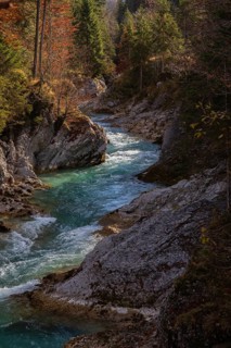 The Riss creek flowing through an autumnal landscape in the Eng valley