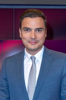Jan Philipp Burgard (Welt) on the ARD talk show maischberger in the Berlin Adlershof studio.