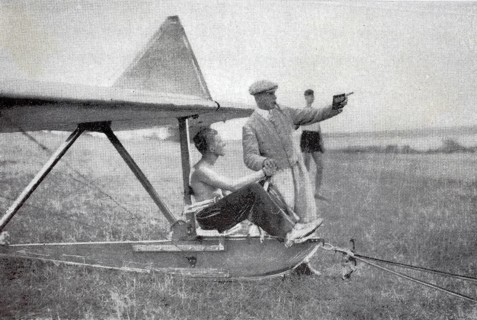 Flight student for a glider pilot, strapped to a simulator, 1934, Rhön, Wasserkuppe, Hesse,